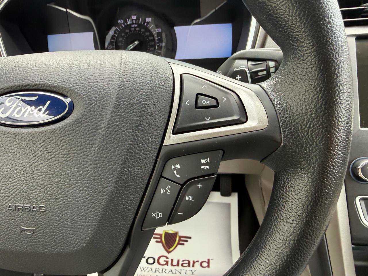Used 2017 Ford Fusion SE w/ Fusion SE Technology Package FWD image 17