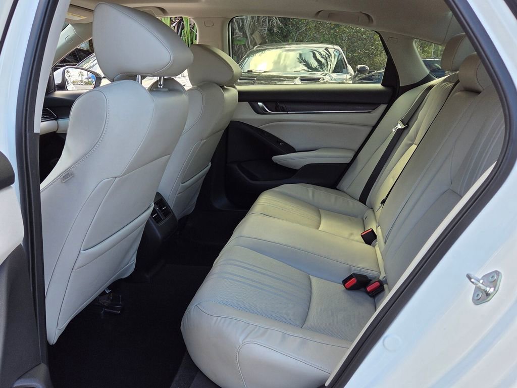 Certified 2018 Honda Accord Touring image 11