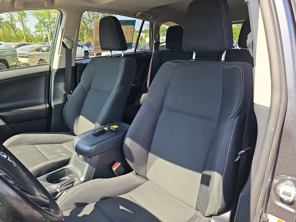 Used 2018 Toyota RAV4 XLE AWD/4WD image 19