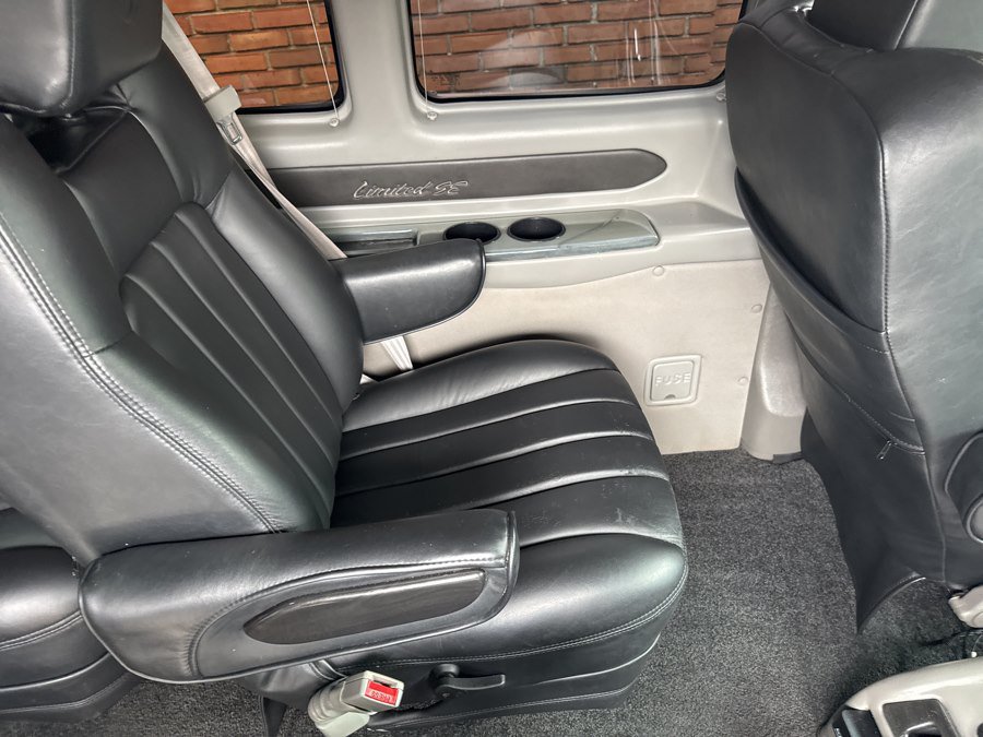 Used 2014 Chevrolet Express 2500 Extended RWD image 32