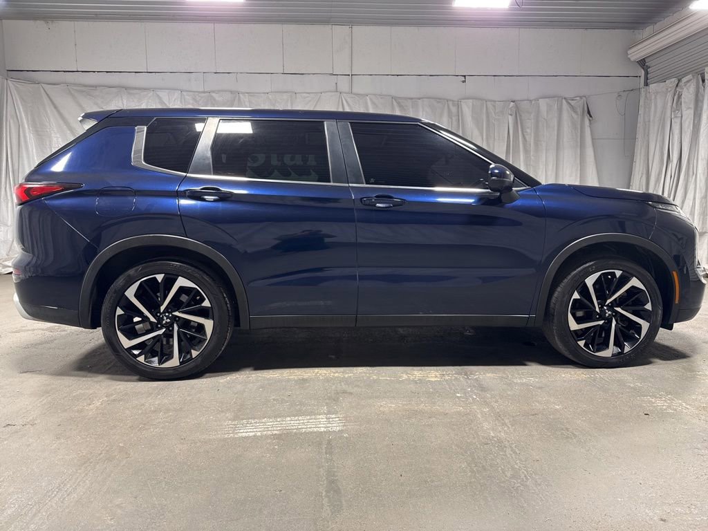 Used 2022 Mitsubishi Outlander SE image 8