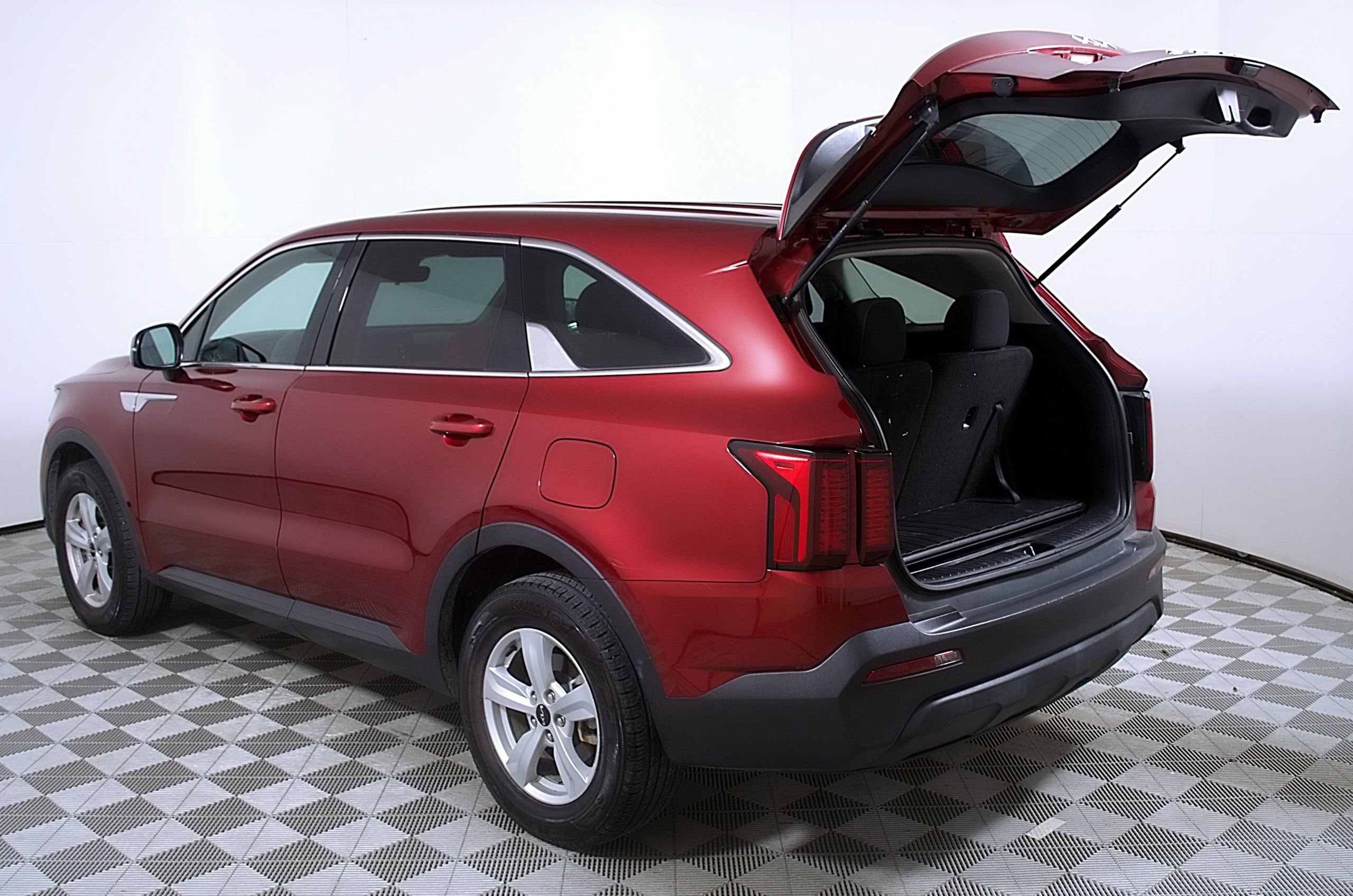 Used 2022 Kia Sorento LX image 10