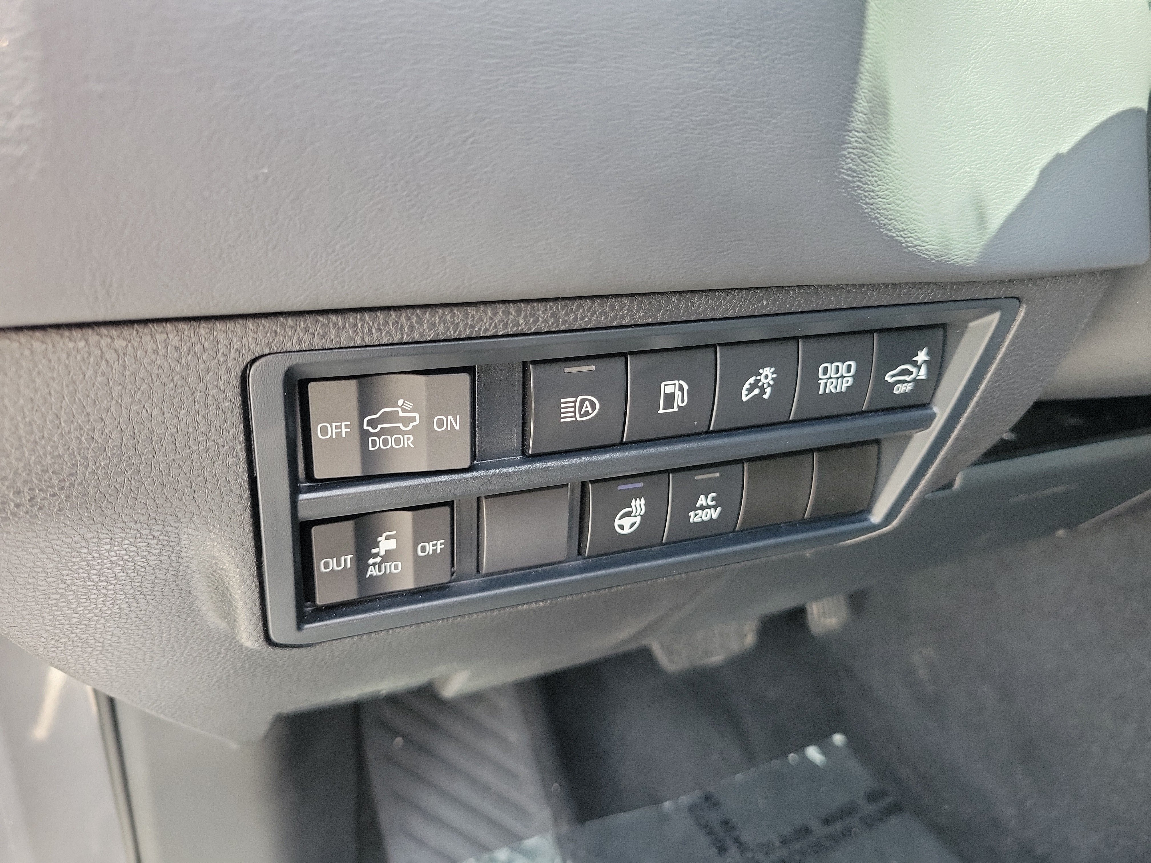Used 2024 Toyota Tundra Platinum AWD/4WD image 29