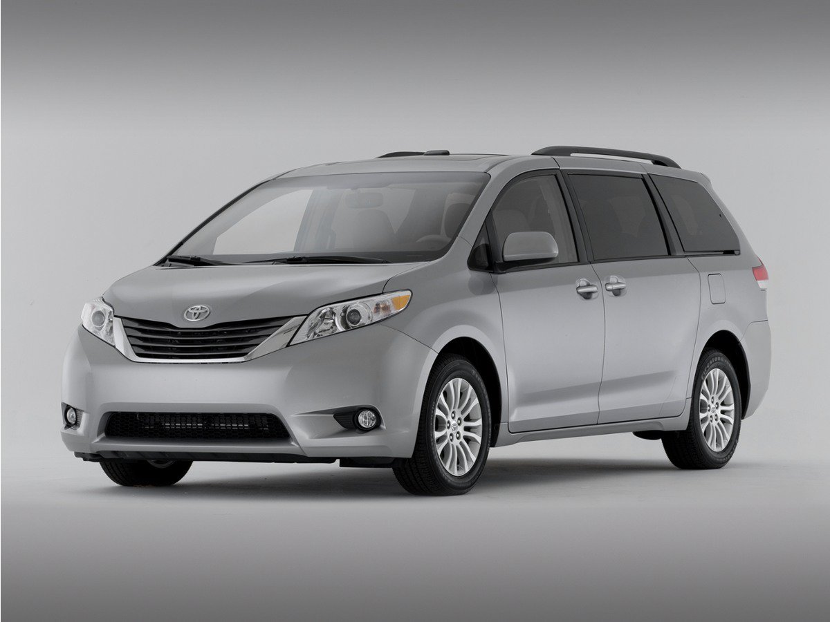 Used 2013 Toyota Sienna LE w/ Towing Pkg FWD image 1