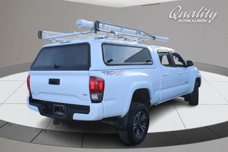 Used 2017 Toyota Tacoma TRD Off-Road image 4