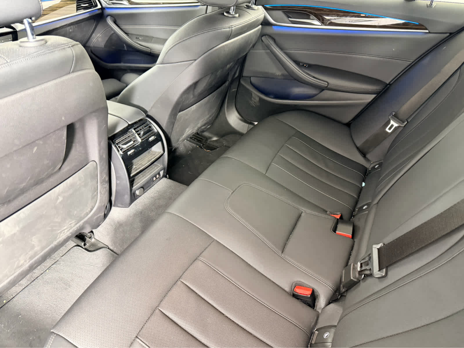 Used 2023 BMW 530e w/ Convenience Package image 17