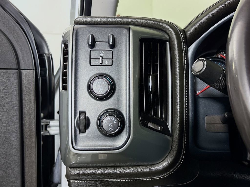 Used 2018 Chevrolet Silverado 1500 LTZ Z71 w/ Redline Edition AWD/4WD image 11