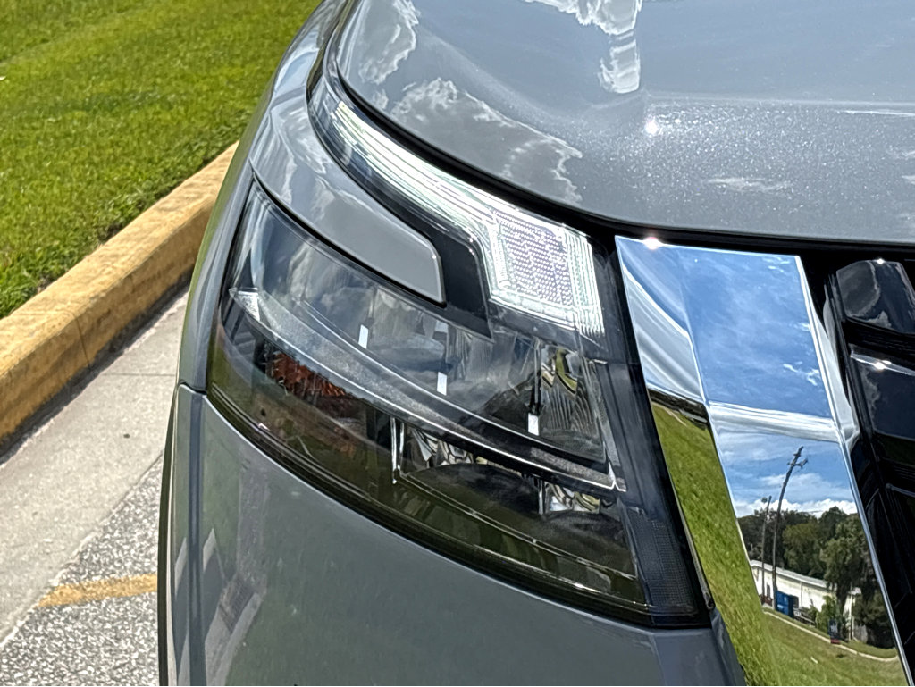 Certified 2025 Nissan Pathfinder Platinum image 23