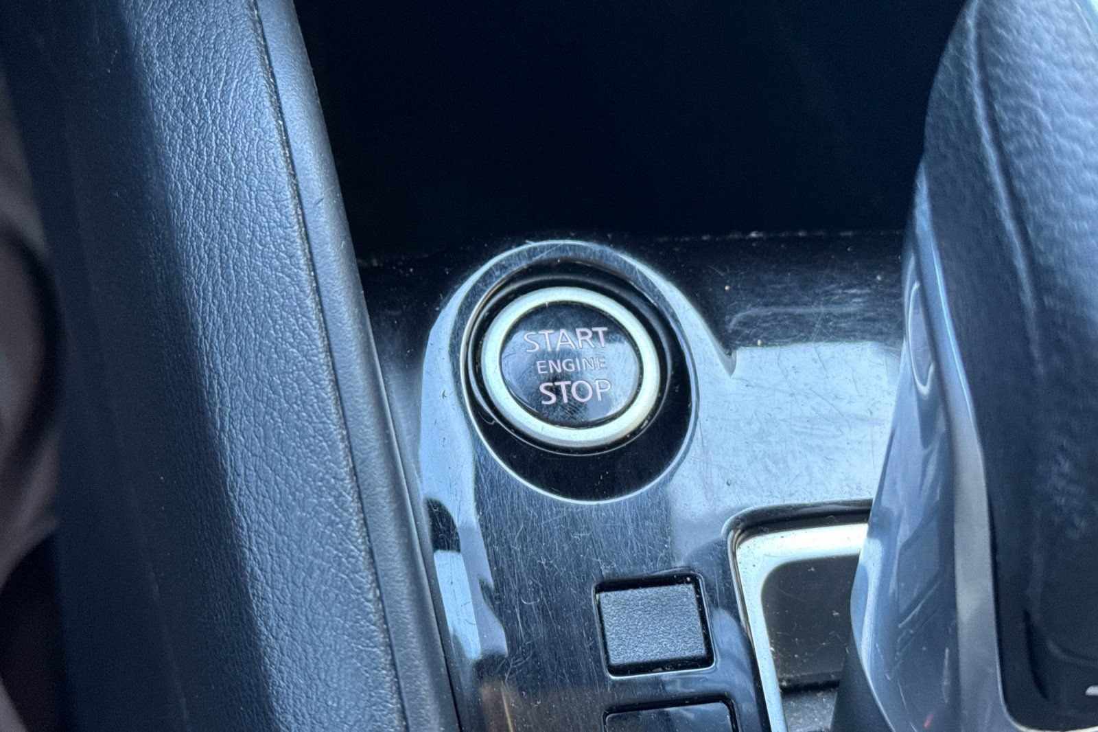 Used 2021 Nissan Versa SV FWD image 34