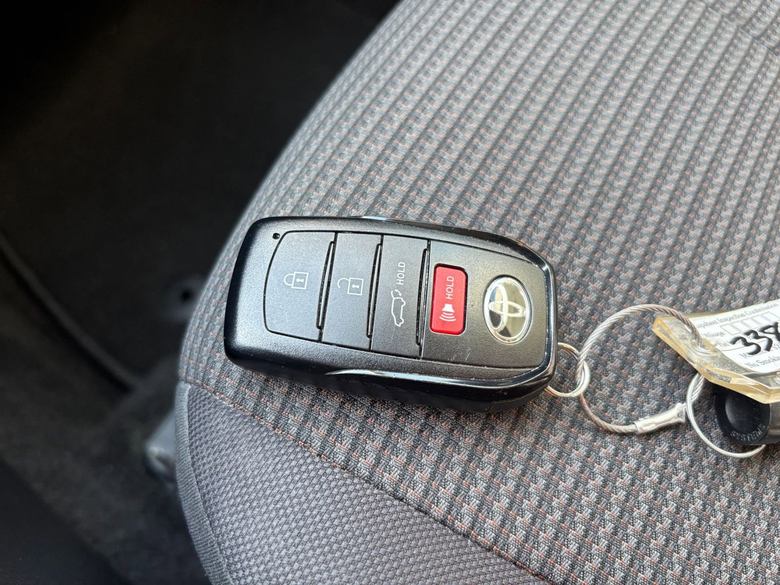 Used 2025 Toyota Highlander LE FWD image 21