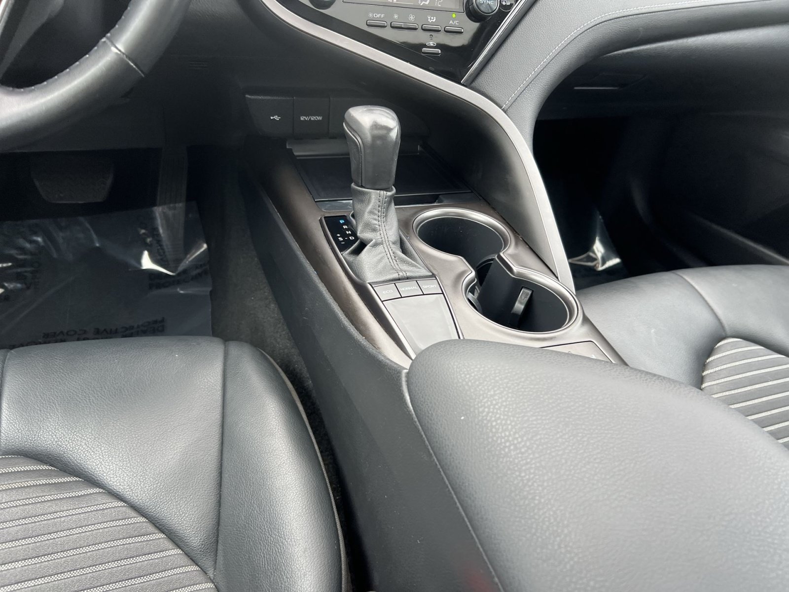 Used 2023 Toyota Camry SE w/ Cold Weather Package FWD image 22