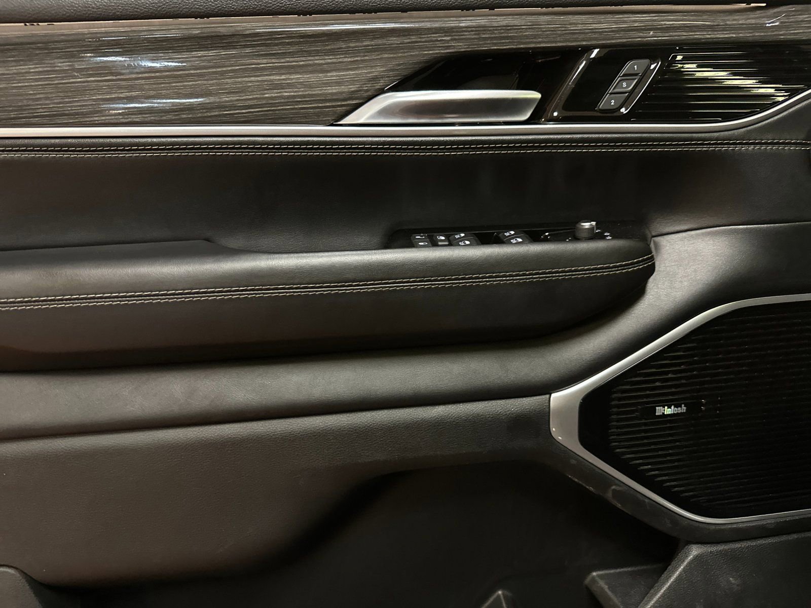 Used 2022 Jeep Wagoneer Series III w/ Premium Group I image 10