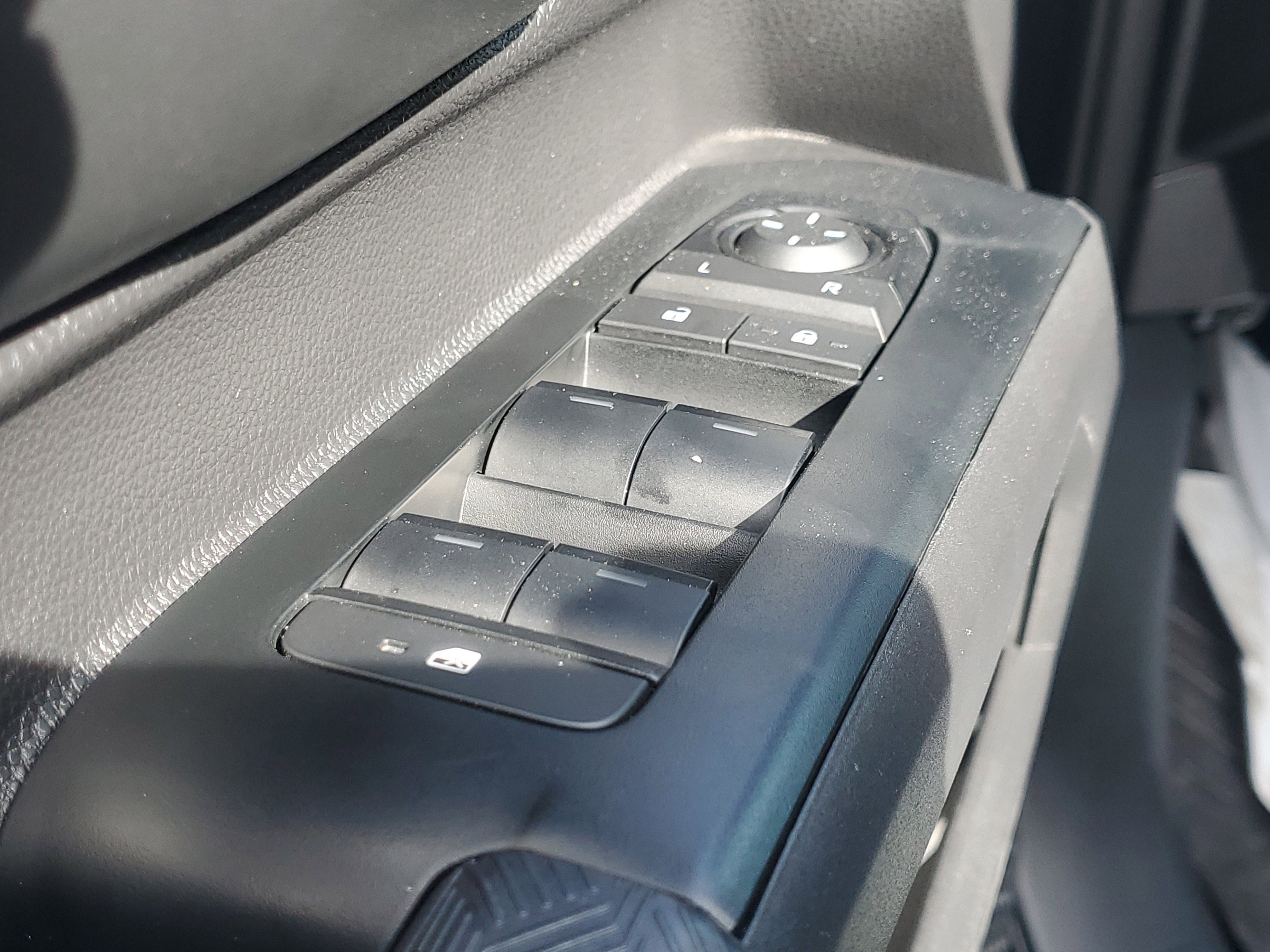 Used 2025 Toyota Tacoma SR AWD/4WD image 13