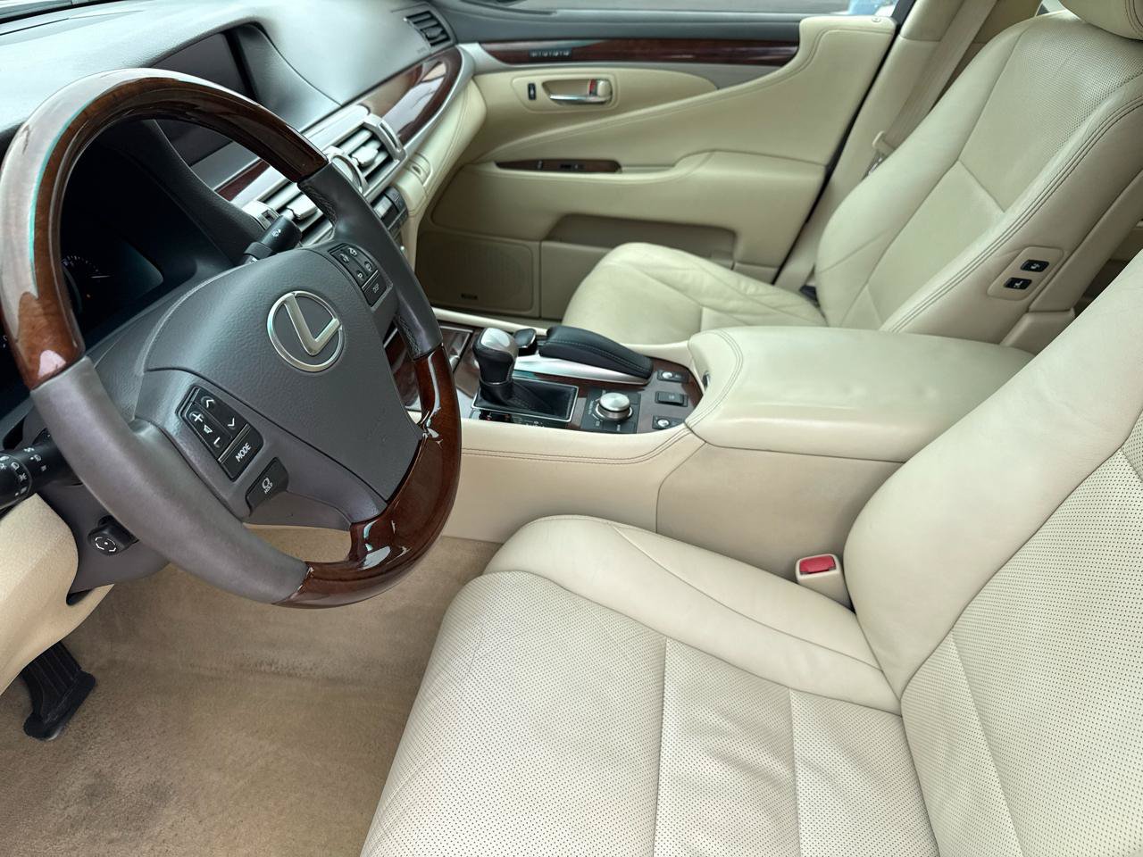 Used 2013 Lexus LS 460 w/ Comfort Pkg RWD image 34