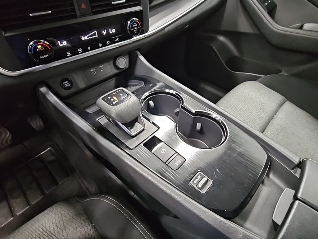 Used 2024 Nissan Rogue SV image 18