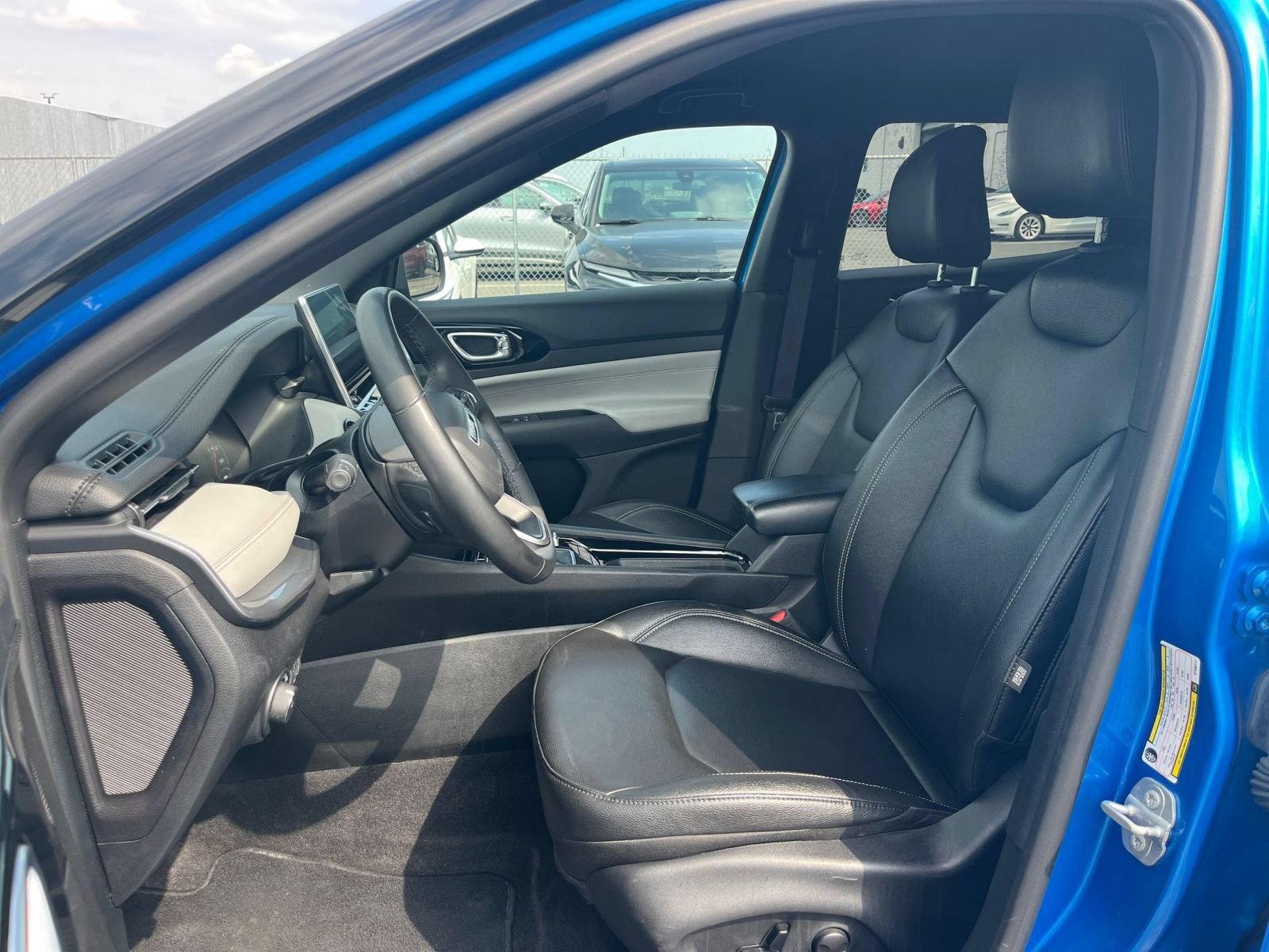 Used 2025 Jeep Compass Limited AWD/4WD image 36