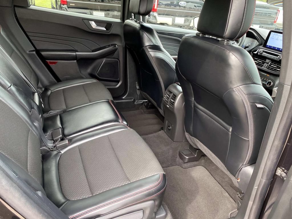 Used 2025 Ford Escape ST-Line Select AWD/4WD image 27