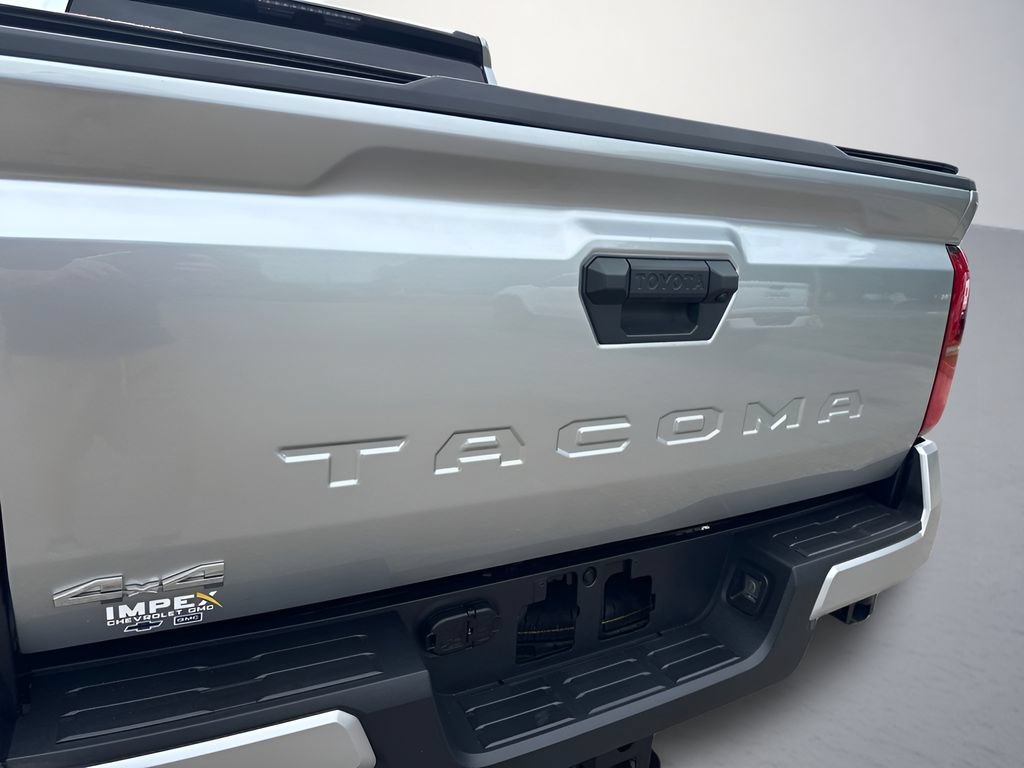 Used 2025 Toyota Tacoma SR5 AWD/4WD image 31
