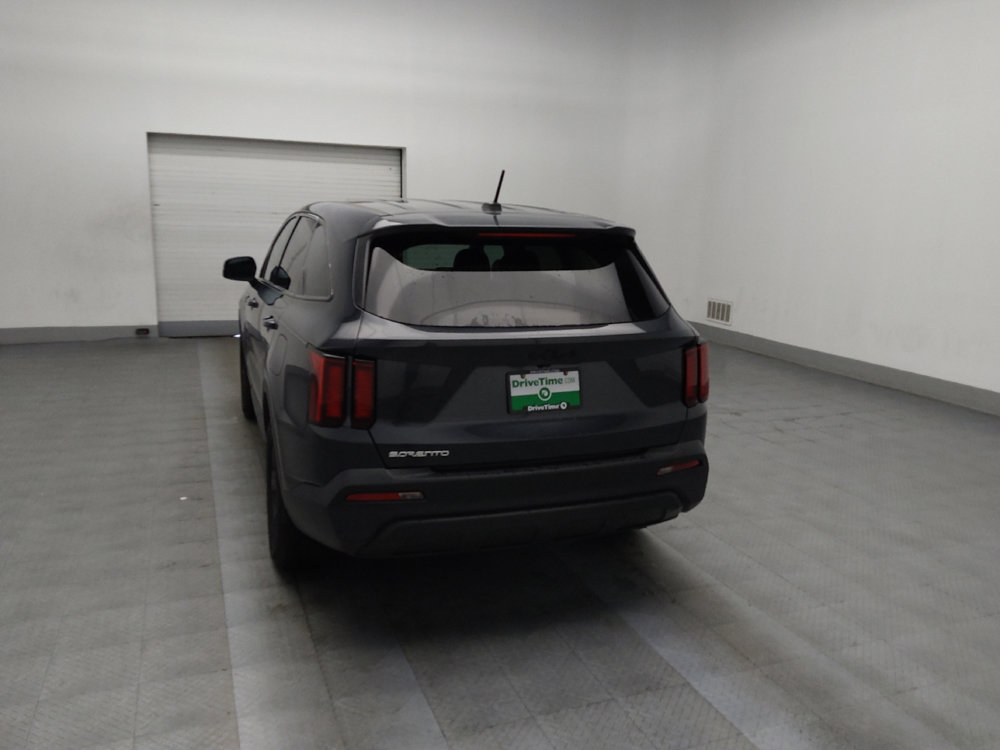 Used 2023 Kia Sorento LX image 6