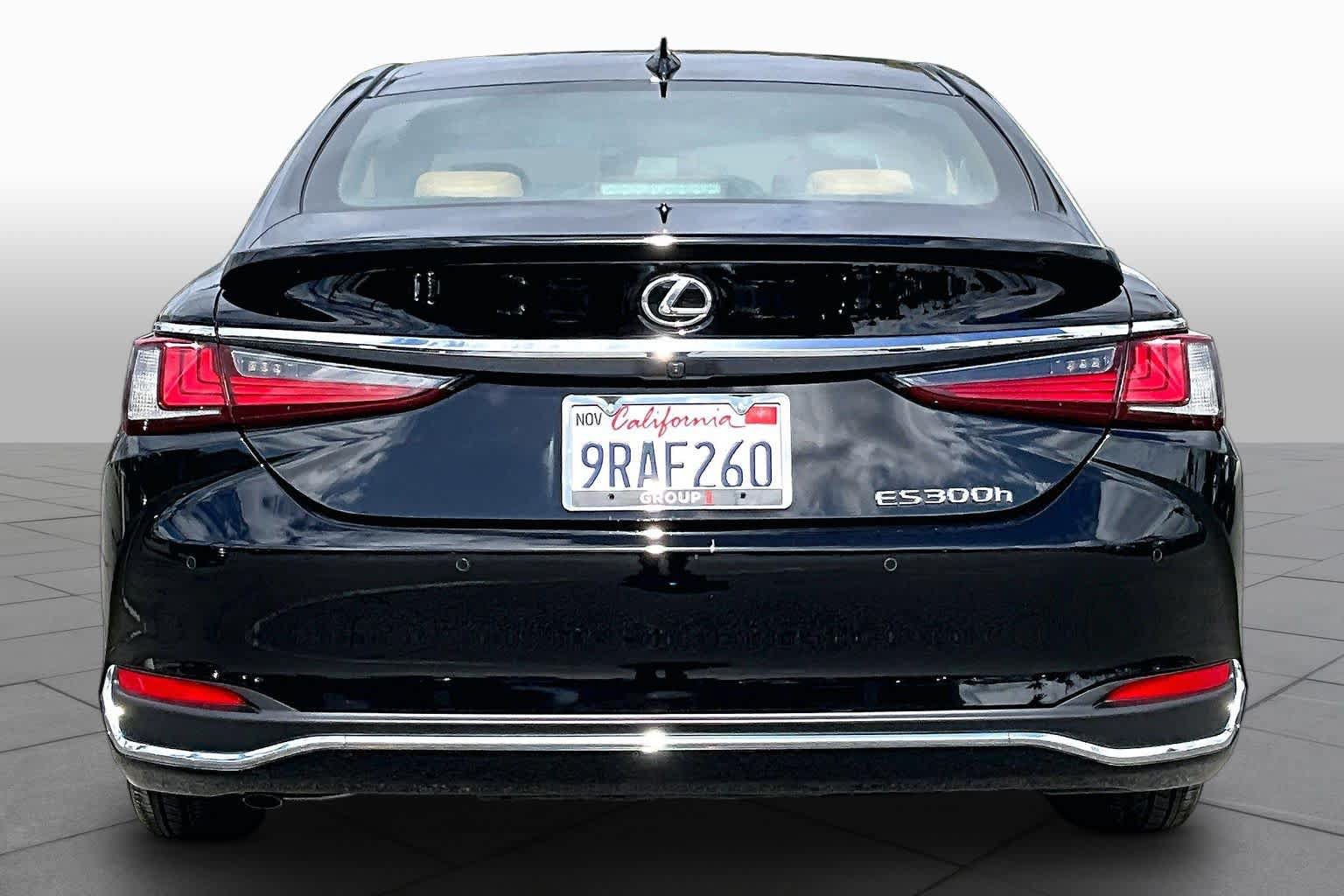Used 2025 Lexus ES 300h w/ Premium Package FWD image 4