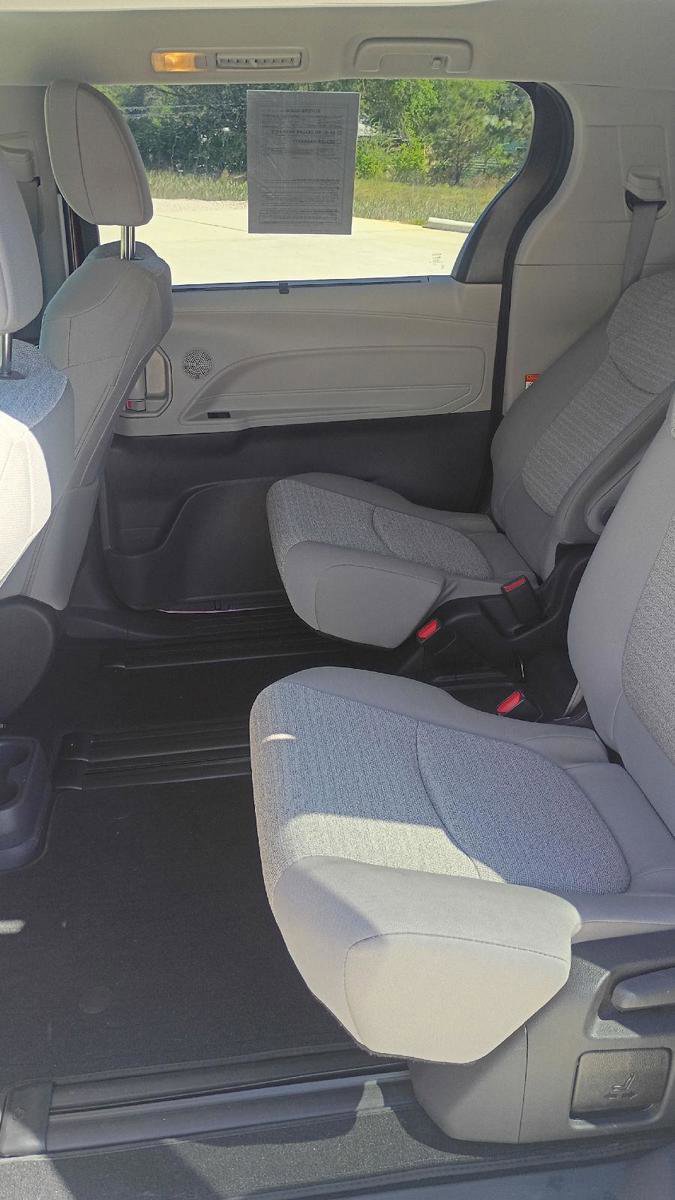 Used 2023 Toyota Sienna LE image 13