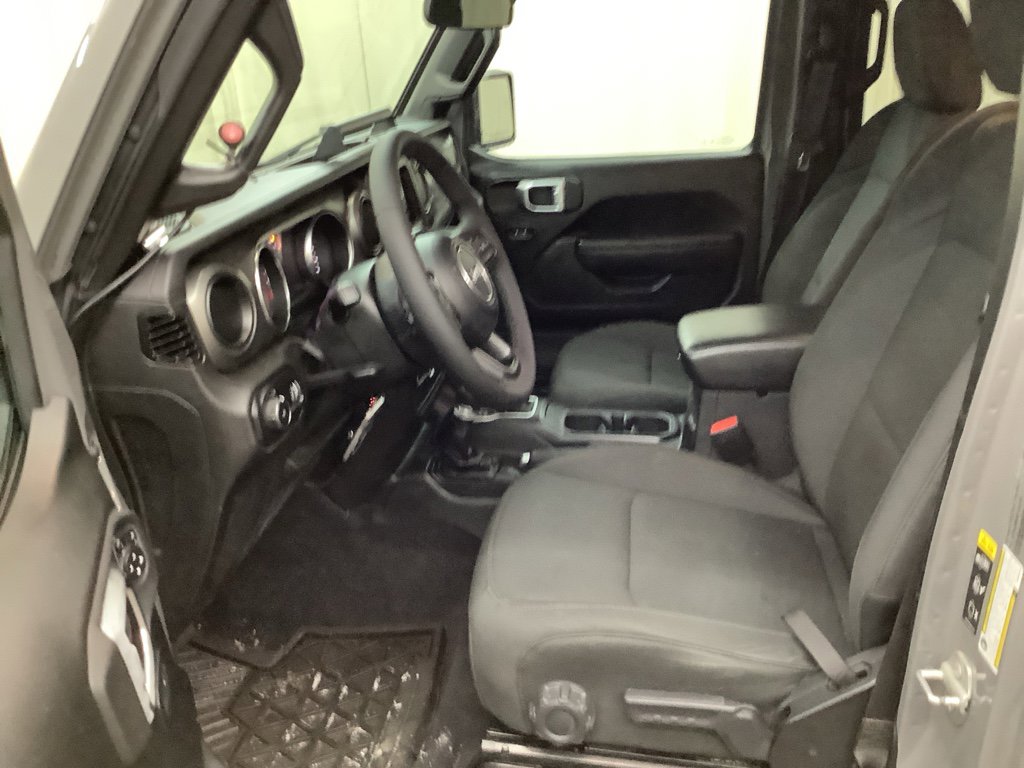 Used 2023 Jeep Wrangler Sport S image 16