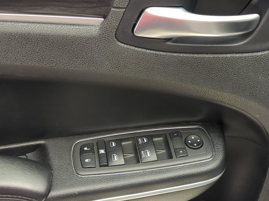 Used 2022 Chrysler 300 Touring L RWD image 27