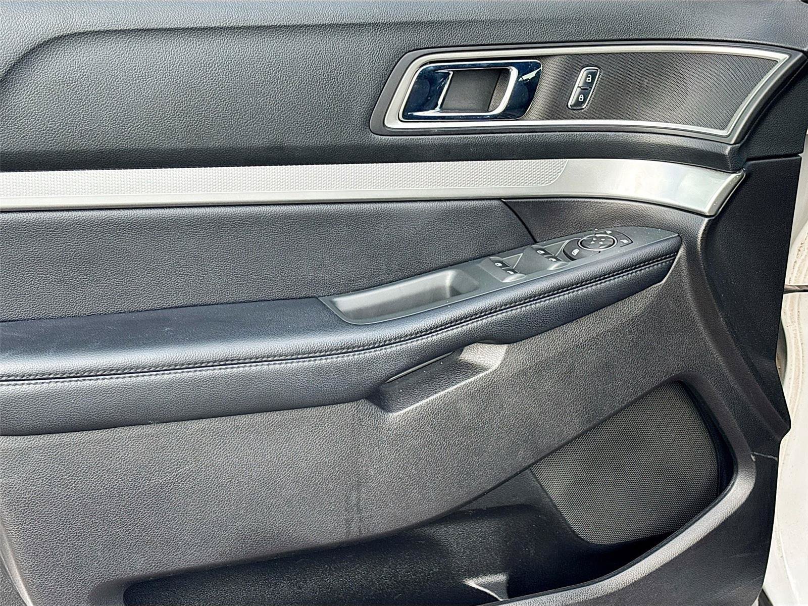 Used 2017 Ford Explorer XLT FWD image 17