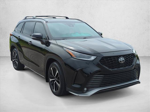 Used 2021 Toyota Highlander XSE FWD image 3