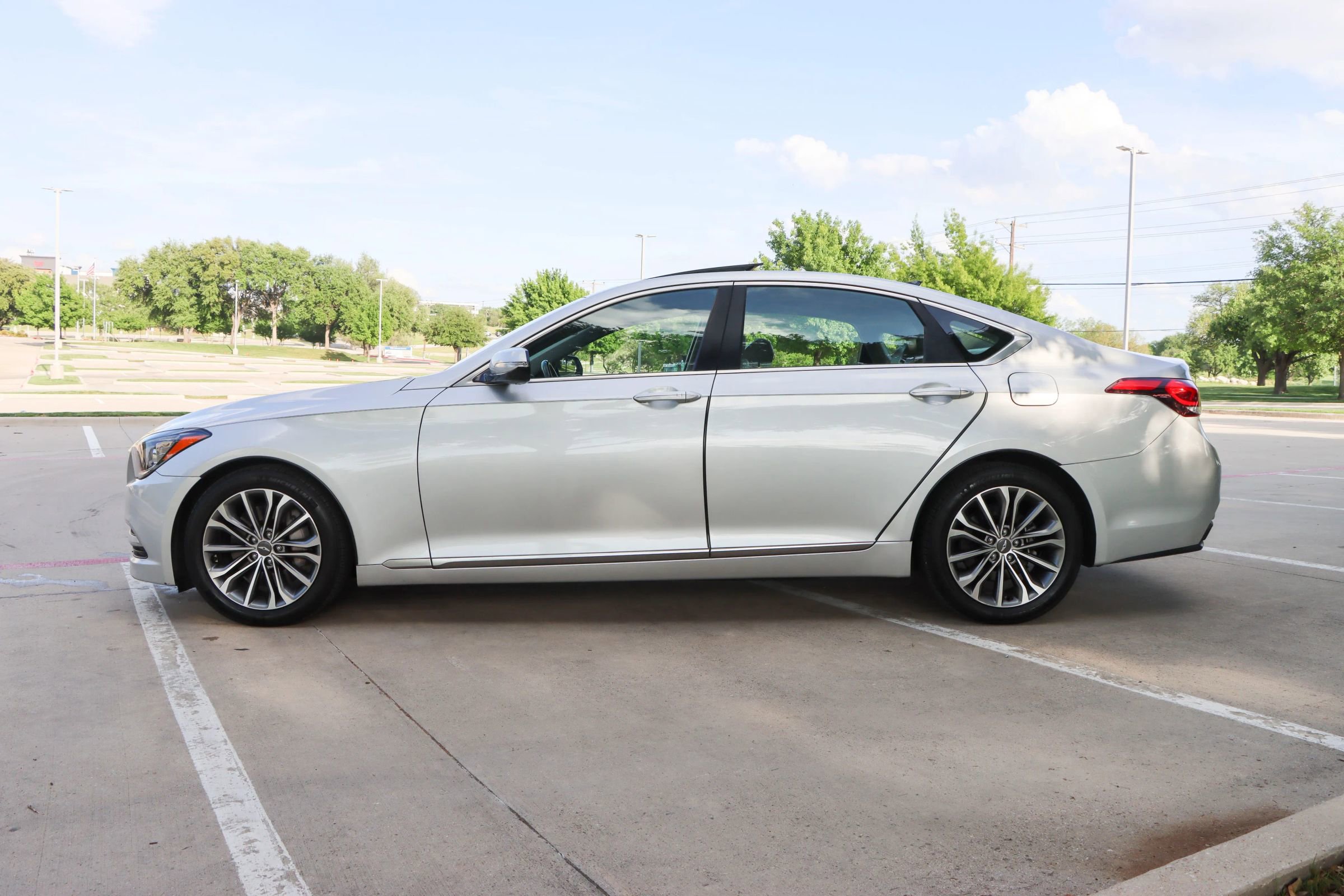 Used 2015 Hyundai Genesis 3.8 w/ Option Group 02 image 4