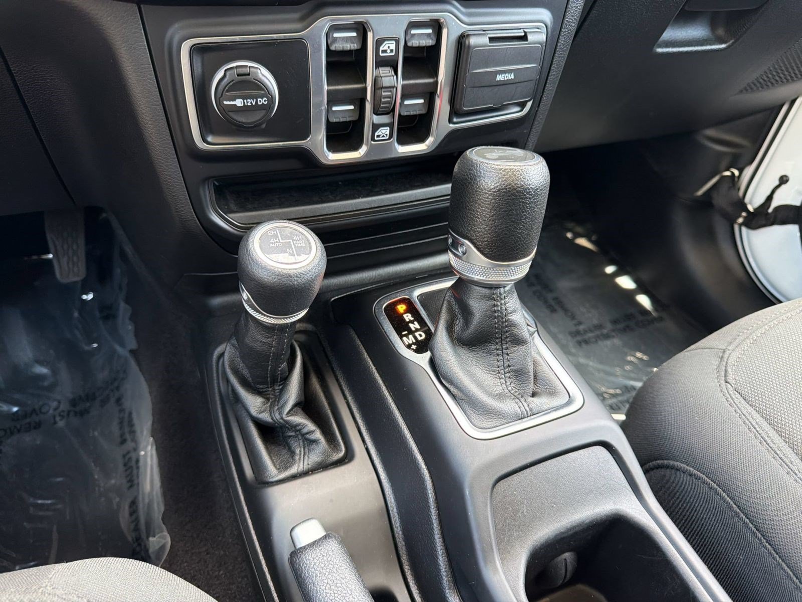Used 2023 Jeep Wrangler Unlimited w/ Cold Weather Group AWD/4WD image 17