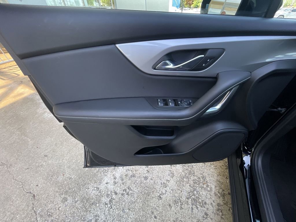 Certified 2025 Chevrolet Blazer LT w/ Midnight/Sport Edition FWD image 21