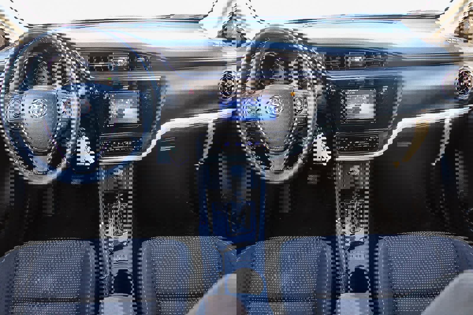 Used 2018 Toyota Corolla iM image 11