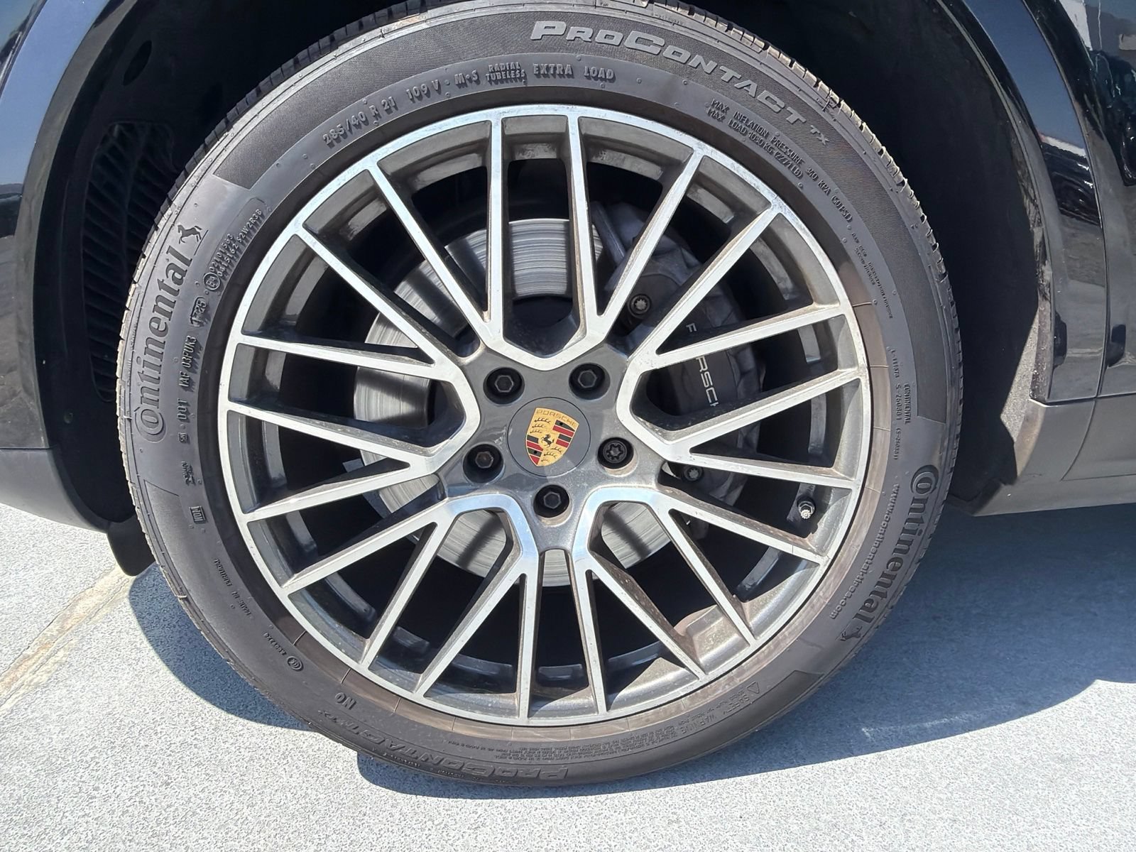 Used 2023 Porsche Cayenne w/ Premium Package AWD/4WD image 9