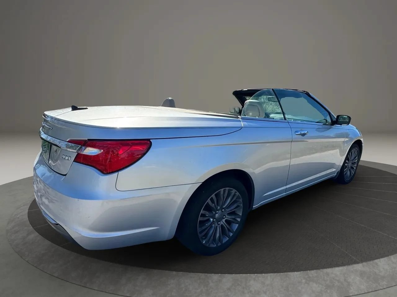 Used 2011 Chrysler 200 Limited FWD image 5