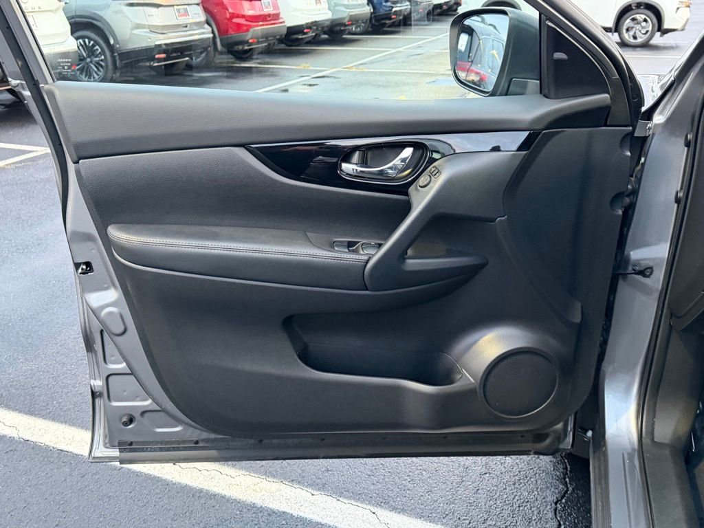 Used 2022 Nissan Rogue Sport SV image 14