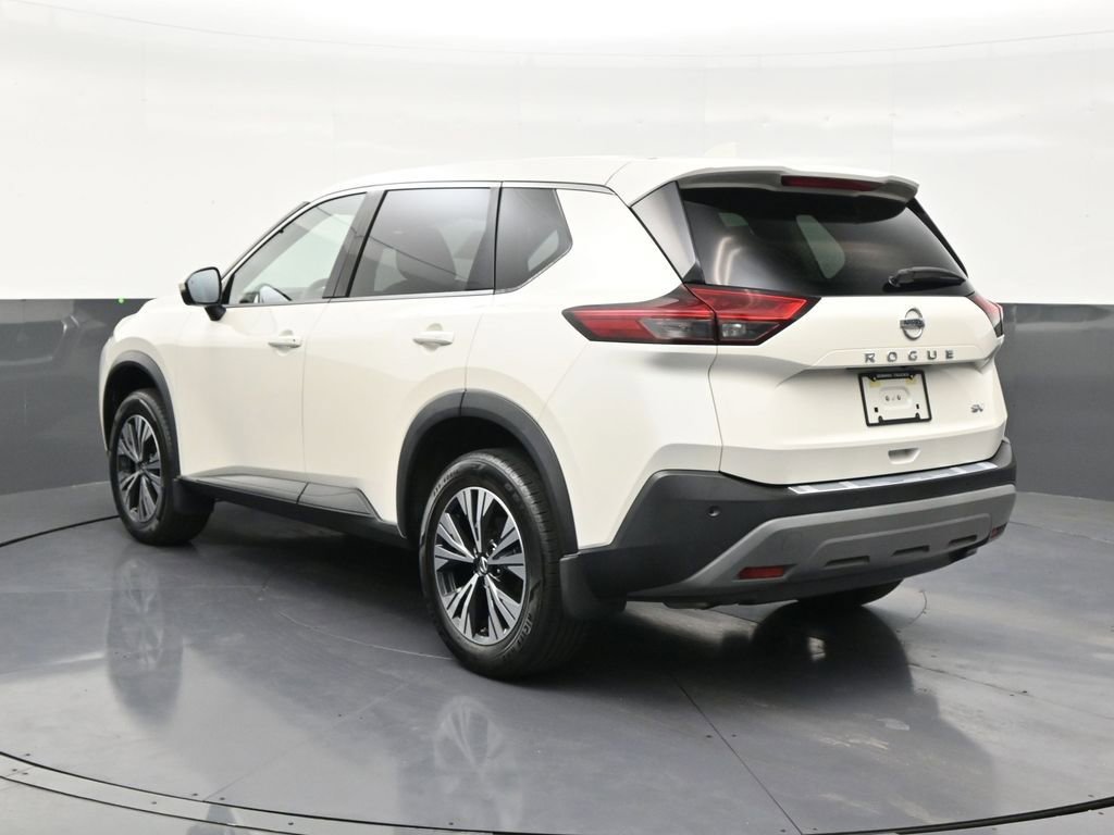 Used 2021 Nissan Rogue SV image 3