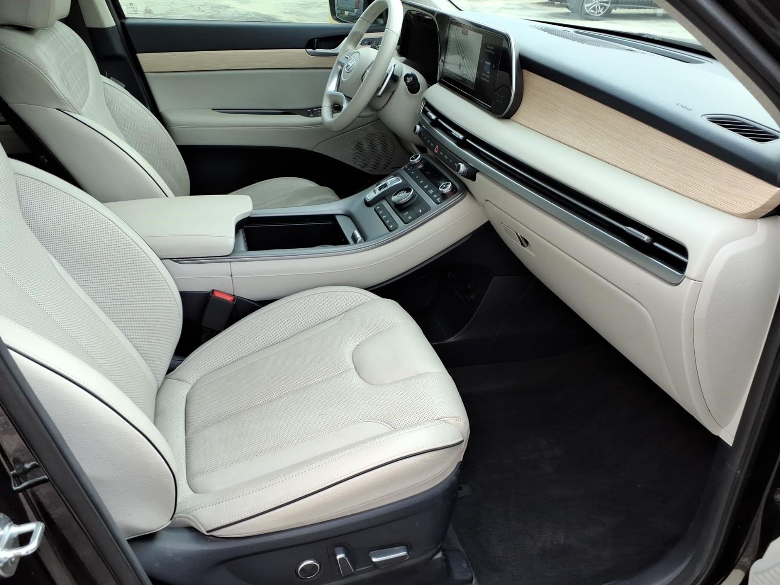Used 2024 Hyundai Palisade Limited FWD image 16