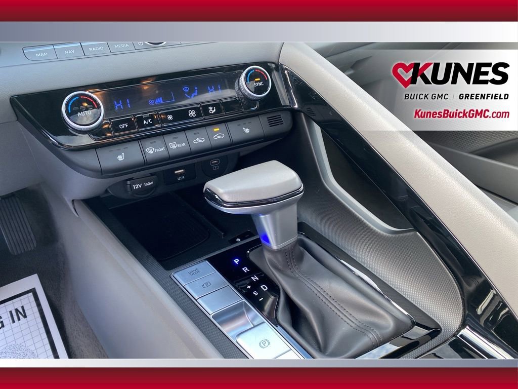 Used 2025 Hyundai Elantra SEL image 29