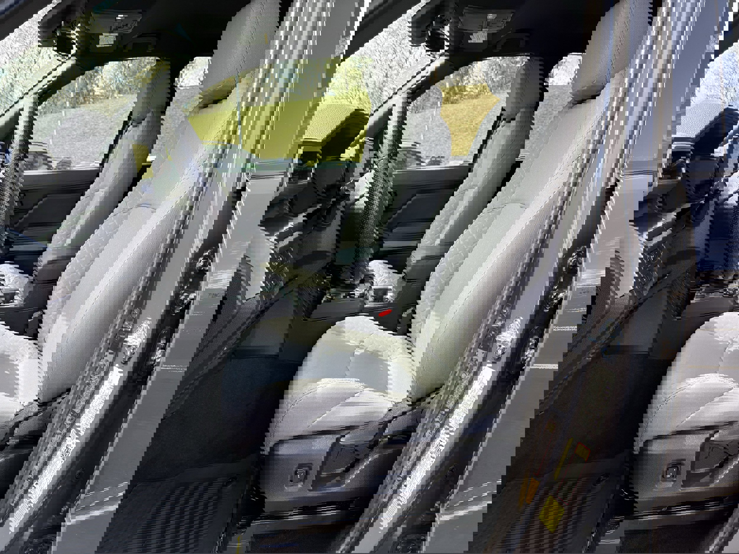 Used 2025 Toyota Tacoma SR5 AWD/4WD image 25