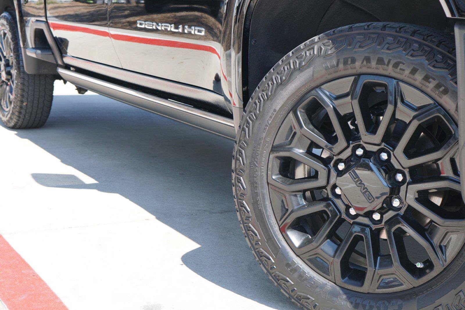Used 2024 GMC Sierra 2500 Denali w/ Denali Reserve Package AWD/4WD image 2