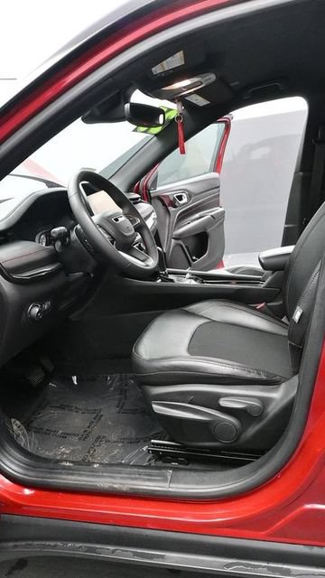 Used 2025 Jeep Compass Trailhawk AWD/4WD image 16