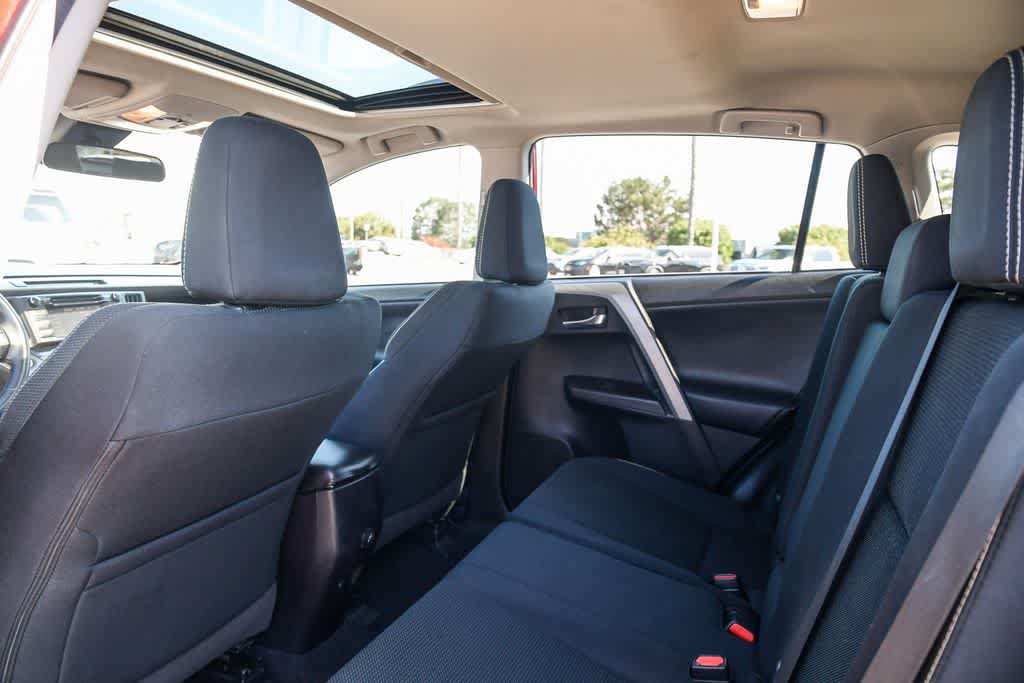 Used 2018 Toyota RAV4 XLE FWD image 18