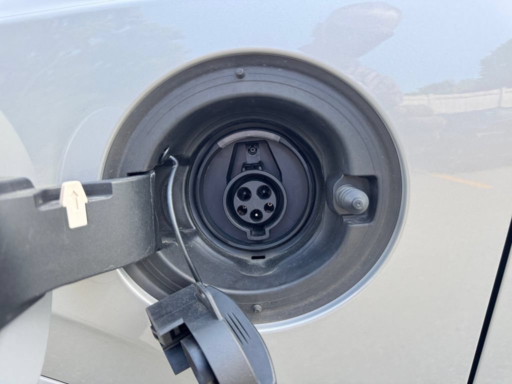 Certified 2023 Volvo XC90 T8 Plus AWD/4WD image 28