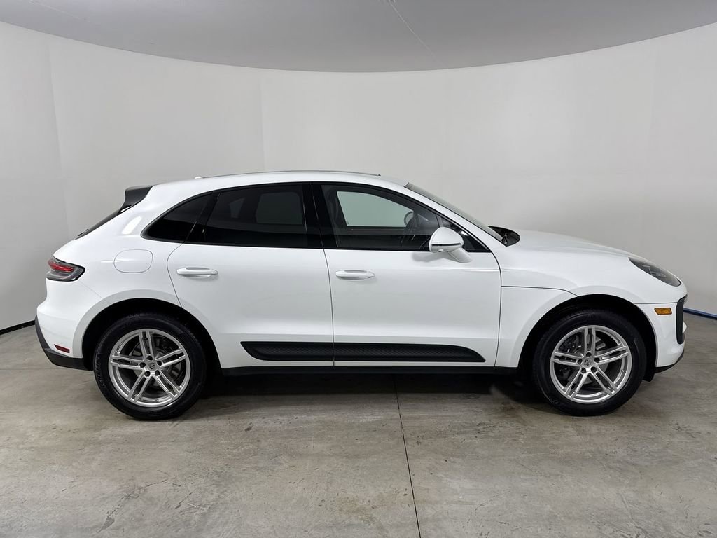 Certified 2025 Porsche Macan image 8
