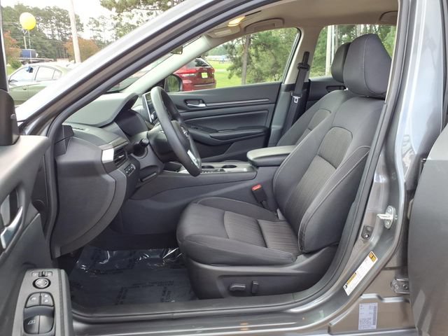 Used 2025 Nissan Altima 2.5 SV AWD/4WD image 12