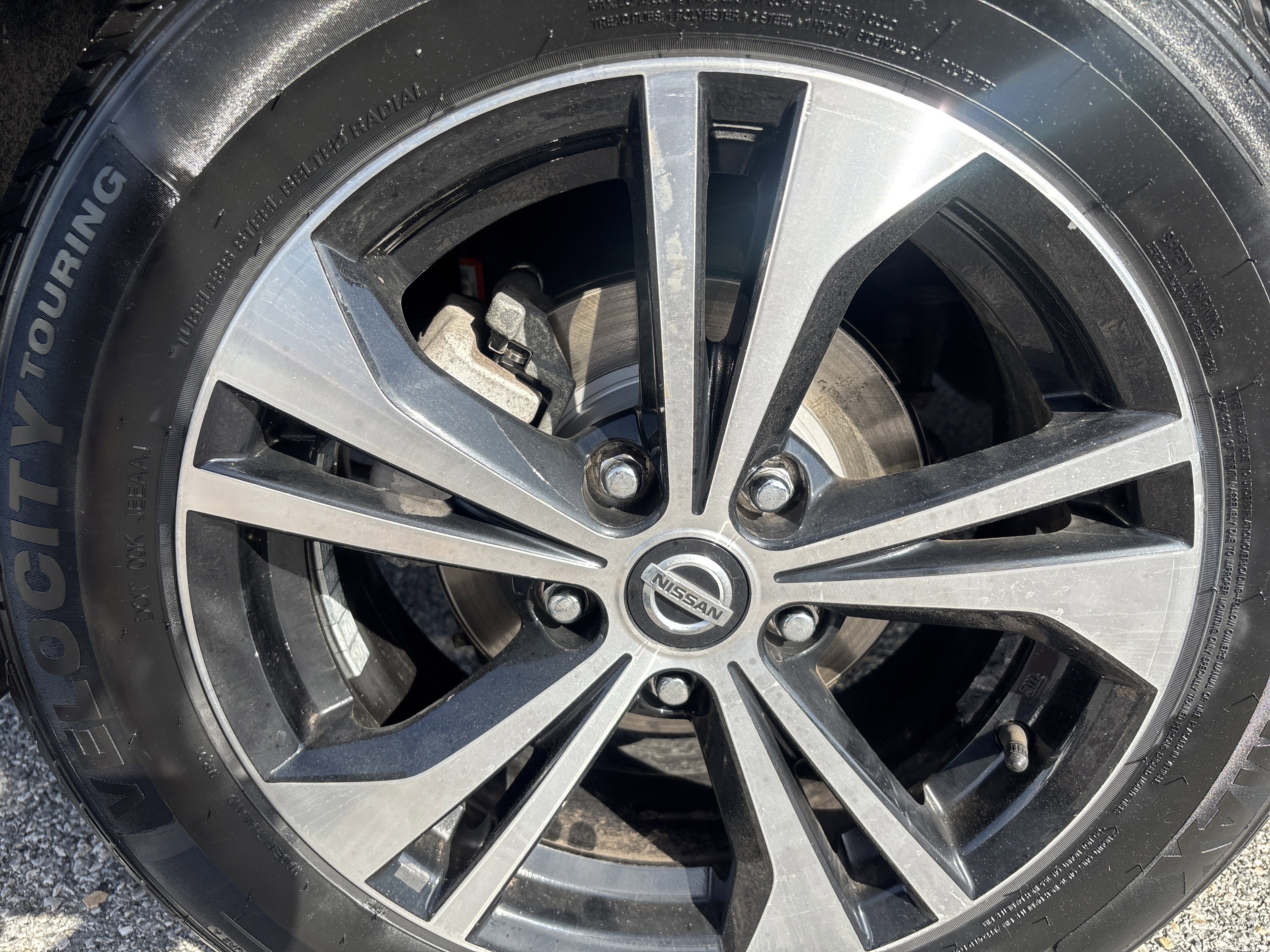 Used 2020 Nissan Sentra SV image 9