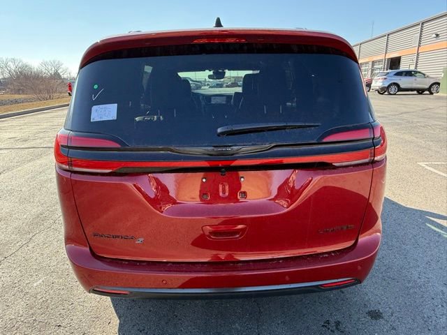 New 2026 Chrysler Pacifica Limited image 8