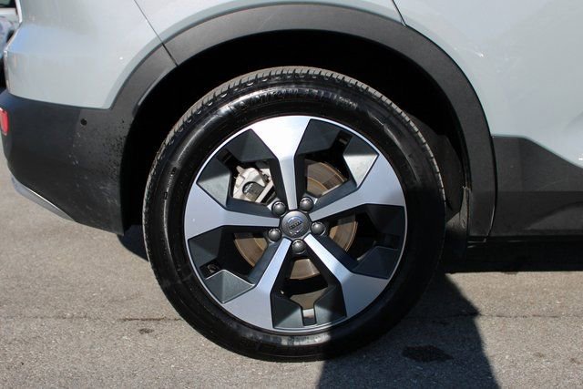 Used 2025 Volvo XC40 B5 Plus image 40