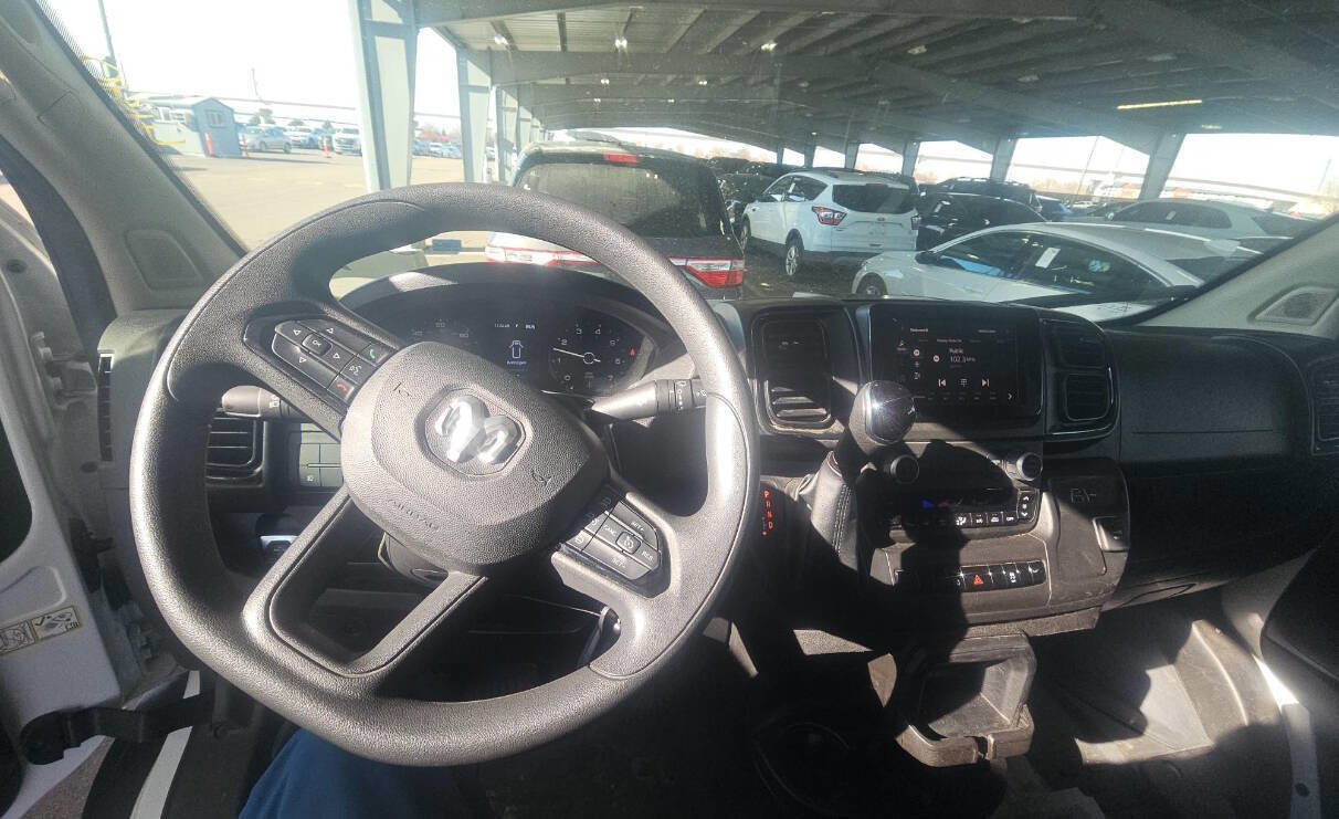 Used 2025 RAM ProMaster 2500 w/ Convenience Group image 12